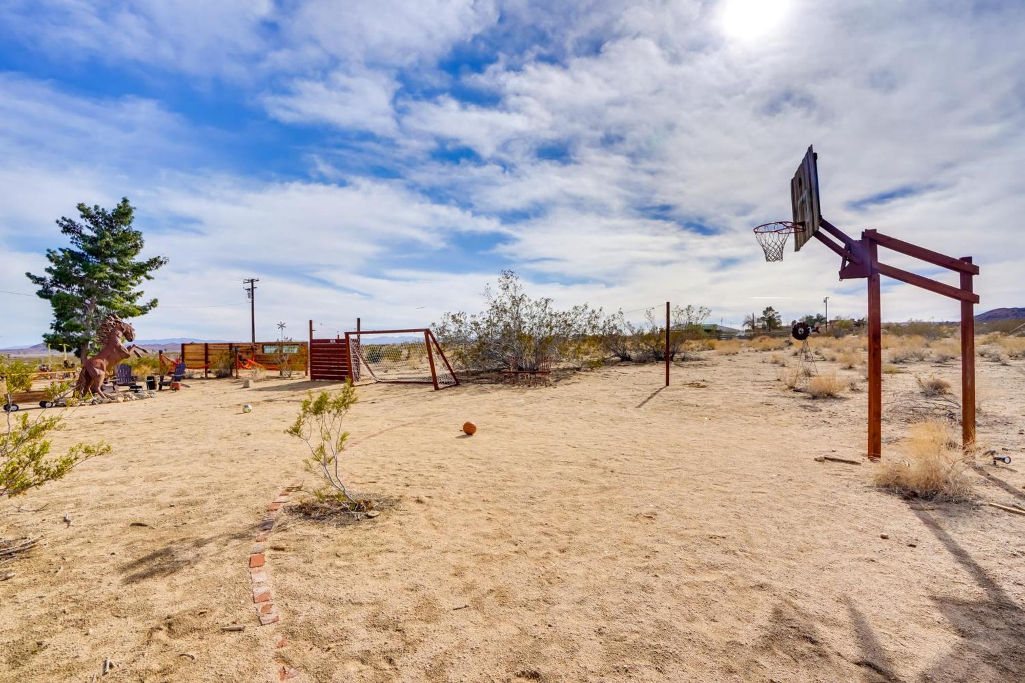 Desert Escape - Hot Tub, Fire Pit And Grill Landers Exterior foto